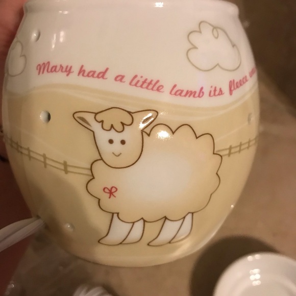 Scentsy Little Lamb Warmer - Picture 4 of 9